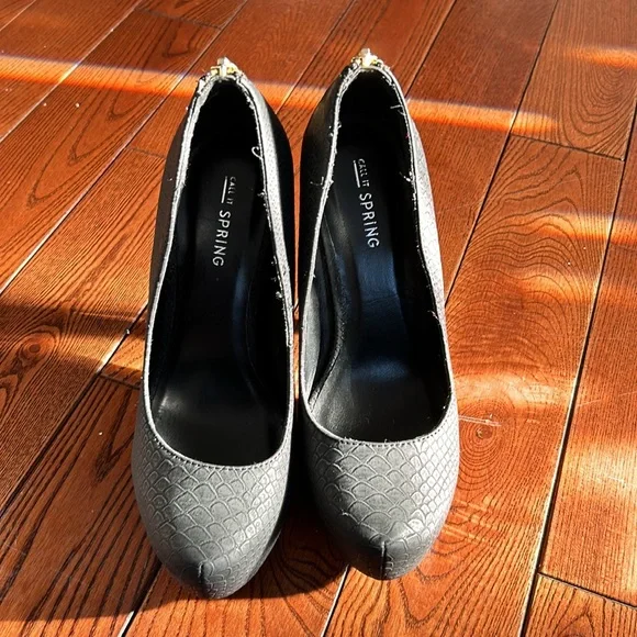 Call it Spring Heels - Picture 3 of 4